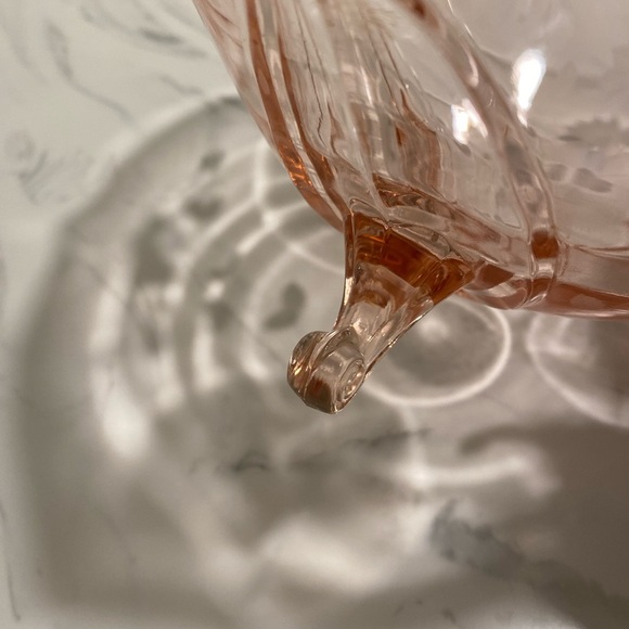 1930s Lancaster Glass three scrolled feet pink depression glass bowl - Picture 5 of 5
